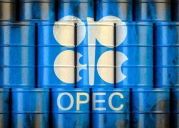 OPEP y Rusia debaten fuerte recorte de bombeo de petróleo