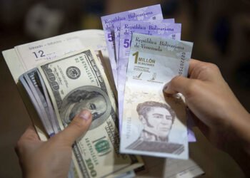 El bolívar se devalua un 16% frente al dólar en el último mes