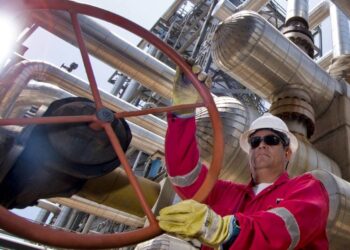 La economía venezolana en 2023 "pende de una licencia"