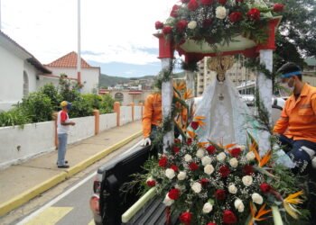 Festividades por la Virgen del Amparo iniciaron a tempranas horas de este martes