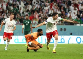 Polonia bate 2-0 a Arabia Saudita y mete presión en el grupo C