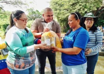 Gobierno de Venezuela entregó 152 microfinanciamientos e insumos a pescadores de Cojedes  (+Fotos)