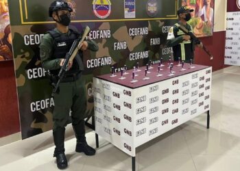 Decomisan presunta marihuana enviada a través de empresa de encomiendas