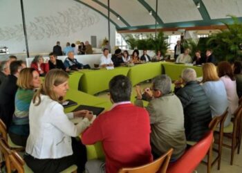 Colombia y ELN mantienen hermetismo durante negociaciones en Caracas