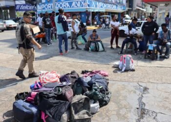 Agentes mexicanos dispersan caravana de migrantes que saldría de Tapachula