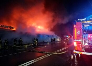 Trece muertos dejó un incendio en una cafetería rusa