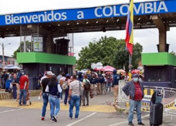 Colombia retira puntos de control sobre puentes fronterizos con Venezuela para agilizar paso peatonal
