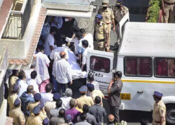 31 muertos por beber licor presuntamente contaminado en India