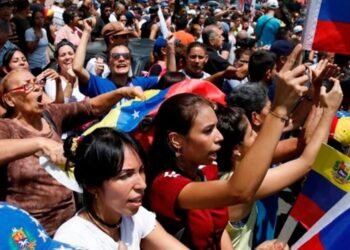 Un 44% de los jóvenes quiere quedarse en Venezuela a pesar de lo "hostil" del país