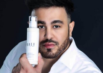 Radamés Carneiro innova su marca con crema de vitamina C para el rostro masculino