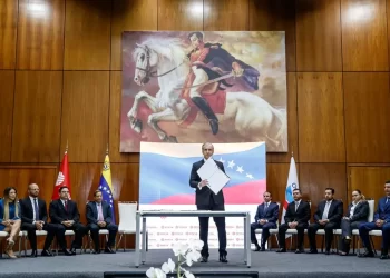 Venezuela y Chevron firman los contratos para continuar la producción petrolera