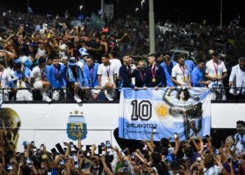 Selección de Argentina fue recibida por una multitud en Buenos Aires