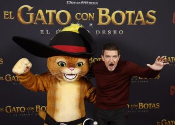 El Gato con Botas se humaniza con la voz en español de Antonio Banderas