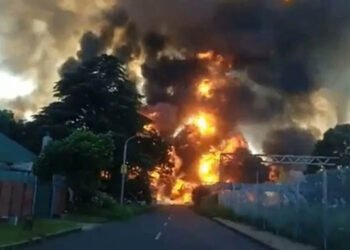 Al menos ocho muertos por explosión de camión en Sudáfrica