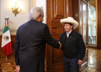 López Obrador confirma que familia de expresidente peruano llegó a México