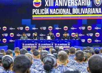 Maduro aprueba la creación de una fábrica de armas para la PNB
