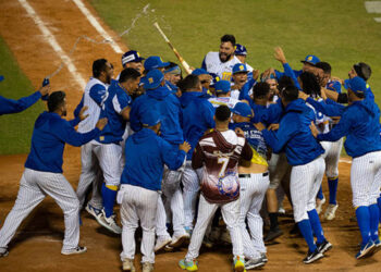 Magallanes logró dramática victoria dejando en el terreno a Caribes