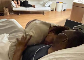 Hija de Pelé comparte conmovedora foto con su padre: "Una noche más juntos"