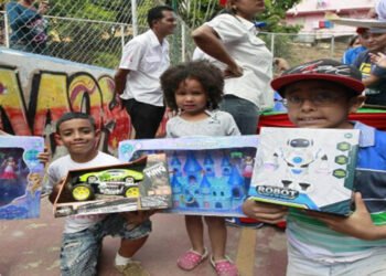 Más de 2 mil juguetes fueron entregados este viernes en Las Tejerías