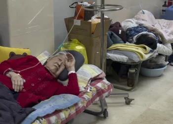 Las camas se agotan en el hospital de Beijing a medida que se propaga Covid-19