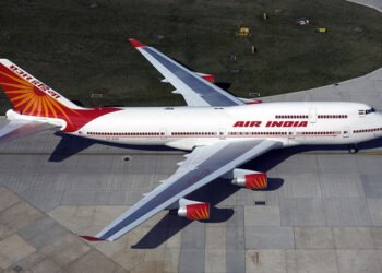 Multan a aerolínea india por escándalo de banquero que orinó sobre una pasajera