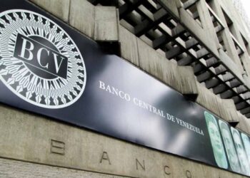 Especialistas prevén que crecimiento económico se desacelere a 5% en 2023, aunque entrada de petroleras extranjeras podría elevar la estimación