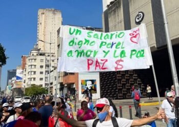 Empleados públicos protestan en Caracas para exigir aumentos salariales