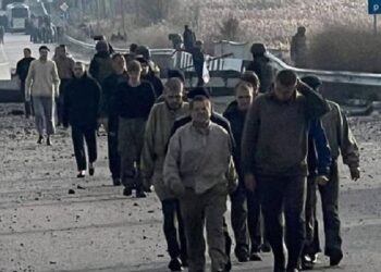 Rusia y Ucrania canjean a 100 prisioneros de guerra de ambos bandos