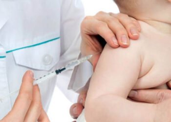 Crisis económica y descuido hacen que padres incumplan el esquema de vacunación de sus hijos