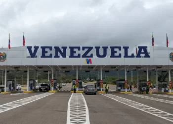 Paso vehicular por Puente Atanasio Girardot fue extendido hasta el 31 de enero