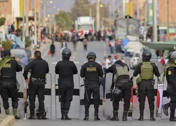 Campesinos de Perú marchan a Lima para pedir la renuncia de la presidenta