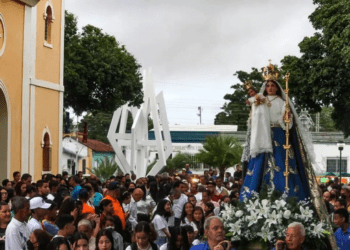 <strong>Feligreses festejaron la bajada de la Virgen de la Candelaria</strong>