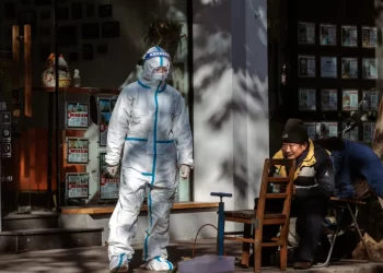 China anuncia casi 60.000 muertes relacionadas con la covid en el último mes