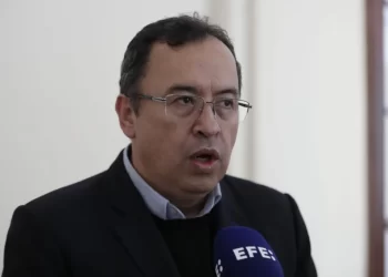 El Gobierno colombiano suspende el decreto de cese bilateral con el ELN y le pide una tregua