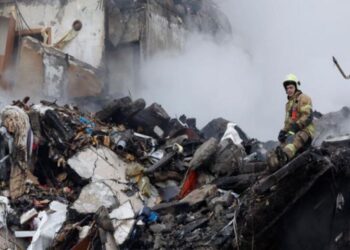 Aumentan a 35 los muertos en ataque contra edificio civil en Dnipro