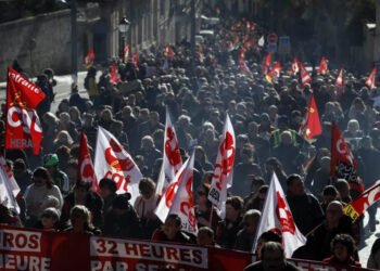 Francia vive otro día de huelga nacional contra la reforma de las pensiones