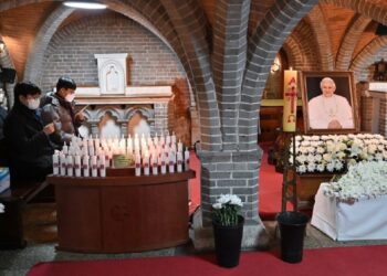 El Papa recuerda a Benedicto XVI como "un gran maestro de catequesis"