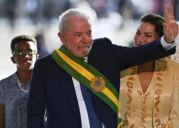 El primer mes de Lula: un golpe sofocado, guiños sociales y dudas económicas