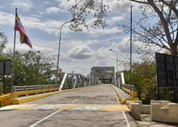 Sigue inhabilitado el paso vehicular por el puente internacional José Antonio Páez