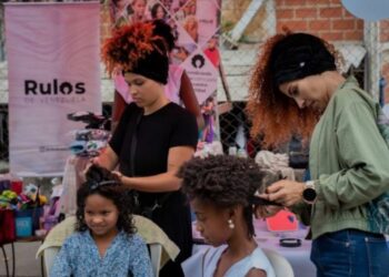 El cabello afro, una forma de activismo que cobra fuerza en Venezuela