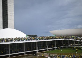 Bolsonaristas radicales invaden el Palacio presidencial