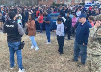 Niño de 6 años hiere gravemente a su maestra tras dispararle en EE.UU