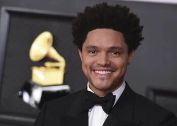 Trevor Noah regresa como presentador de los Grammy con comodidad y nerviosismo