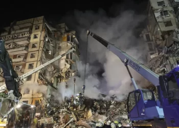 Ucrania consigue sus primeros tanques mientras aumentan las muertes en Dnipró