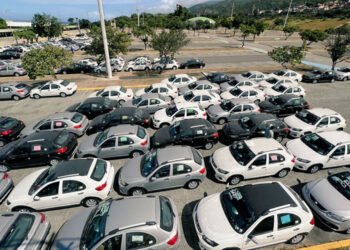 Llega a Venezuela un primer lote de mil vehículos fabricados en Irán