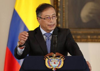 Petro acusa al ELN de "sabotear" negociaciones de paz en Colombia al secuestrar un militar