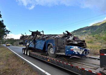 Panamá continúa labores para identificar a las víctimas del autobús siniestrado