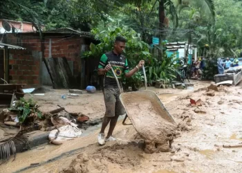 Brasil: Sube a 44 el número de muertos por las lluvias en el litoral de Sao Paulo