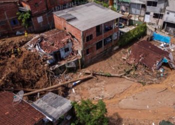 Muertos por lluvias récord en sureste de Brasil se elevan a 65