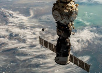 Carguero ruso Progress MS-22 se acopló con éxito a la EEI